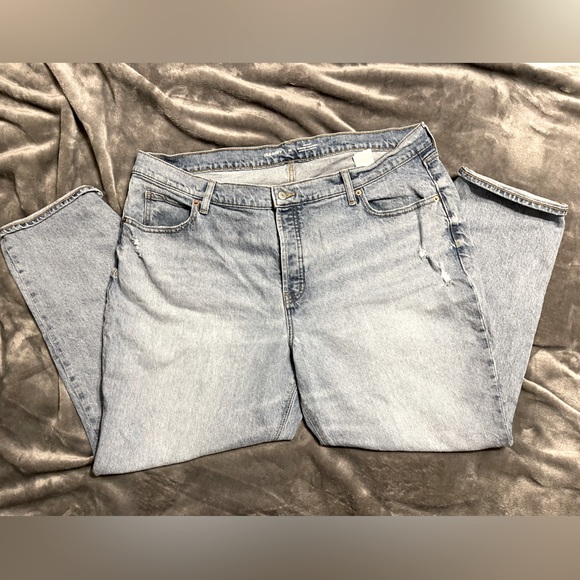 Old Navy High-Waisted Slouchy Straight Cropped Distressed Jeans for Women - Picture 3 of 5